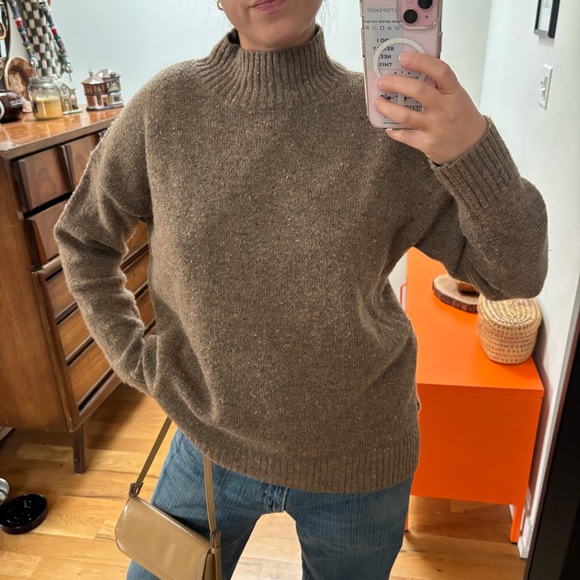 Well Worn Sweaters - Wool Blend Tan Mid Turtleneck Sweater - Women’s Size M